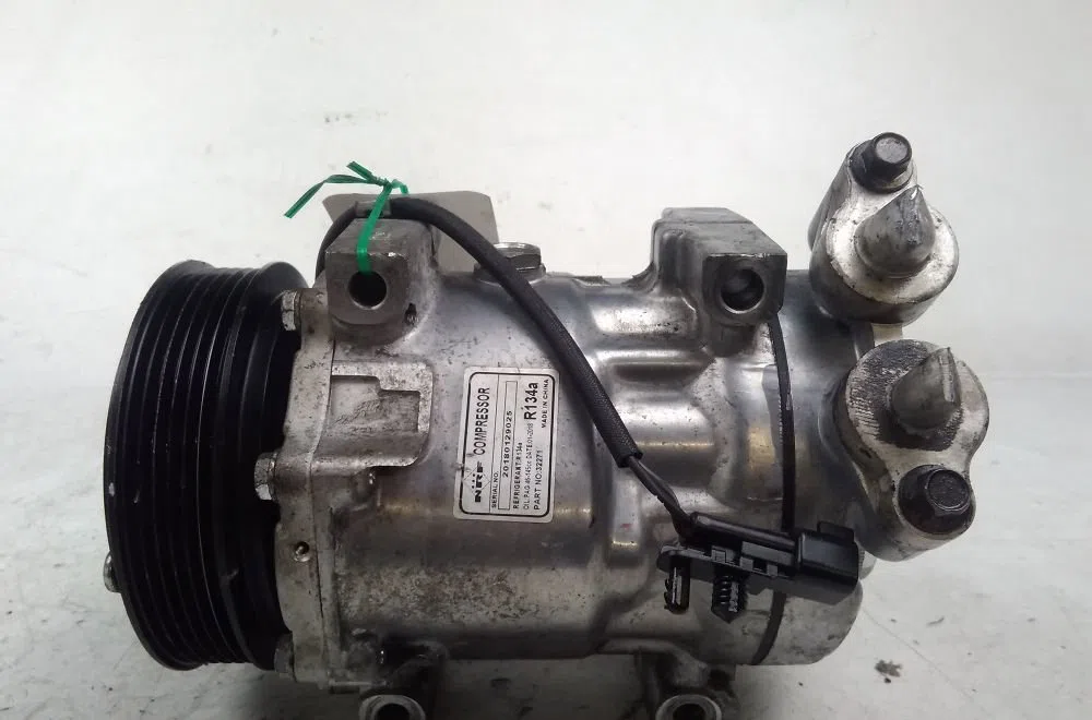 Compresseur air conditionne MAZDA 3 I 2006 occasion — photo 2