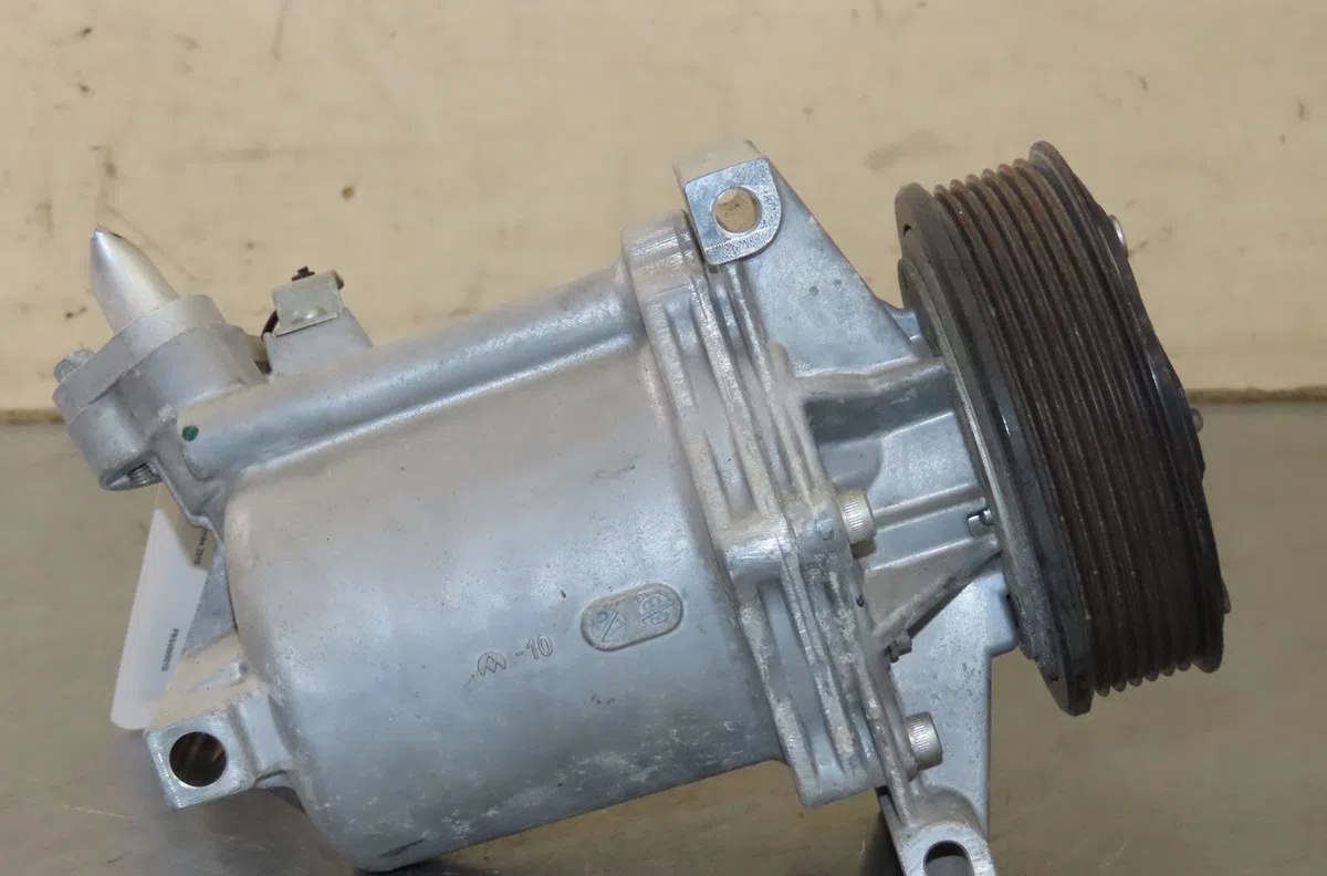 Compresseur air conditionne Nissan JUKE (F15) 1.2 dig-t (2014) occasion — photo 2
