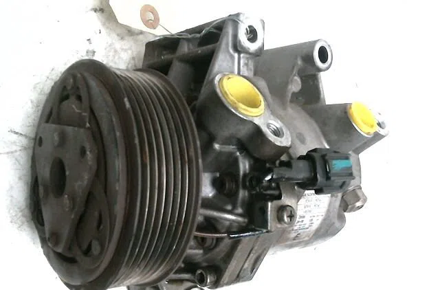 Compresseur air conditionne NISSAN MICRA IV occasion — photo 2