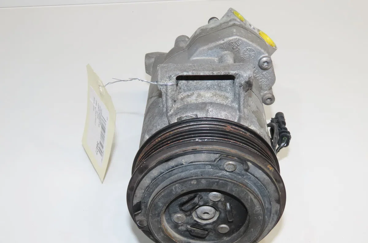 Compresseur air conditionne Opel ASTRA J A trois volumes 1.6 cdti (69) (2014) occasion — photo 2