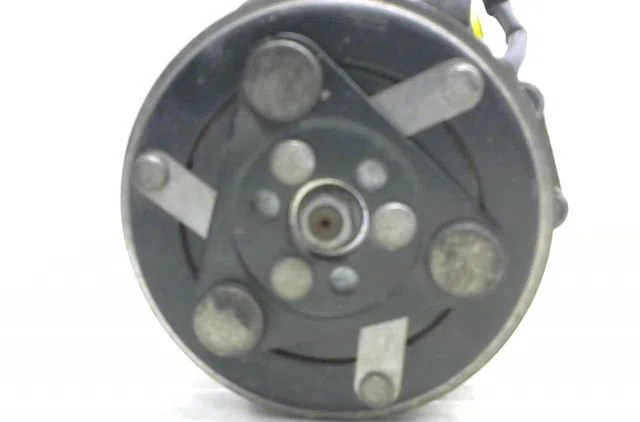 Compresseur air conditionne Opel CORSA C (X01) 1.3 cdti (f08, f68) (2003-2009) occasion — photo 2