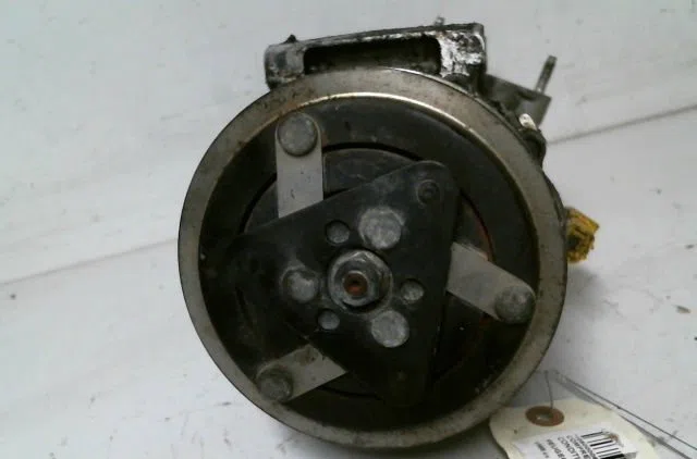Compresseur air conditionne Peugeot 206 3-5 portes (2A-C) 1.4 i (1998-2012) 3 portes occasion — photo 2