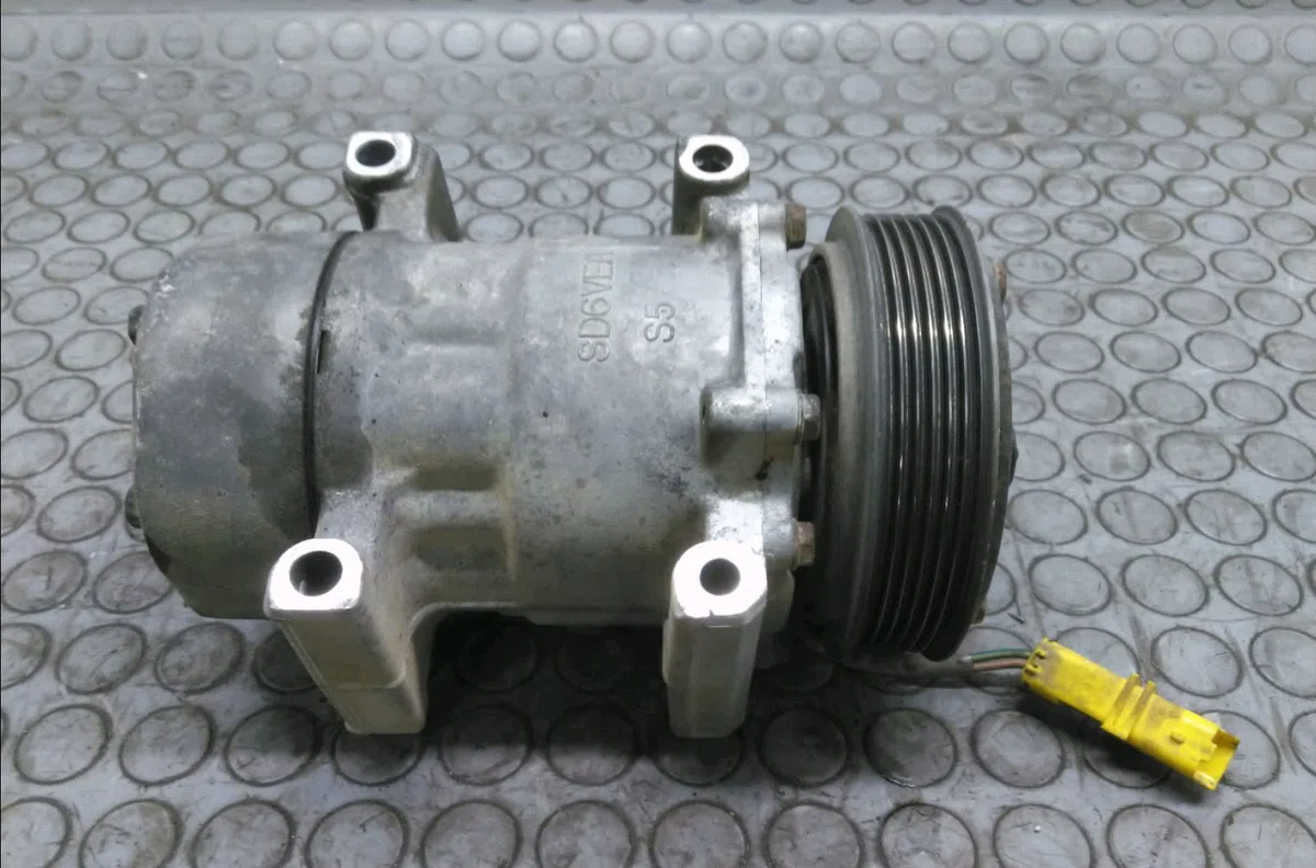 Compresseur air conditionne Peugeot 206 CC (2D) 1.6 16v (2dnfuf, 2dnfur) (2000-2007) 2 portes occasion — photo 2