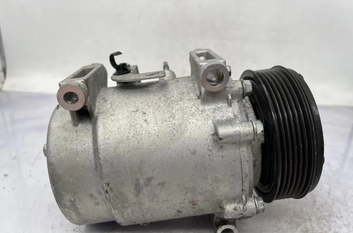 Compresseur air conditionne PEUGEOT 208 2 PHASE 1 occasion — photo 2