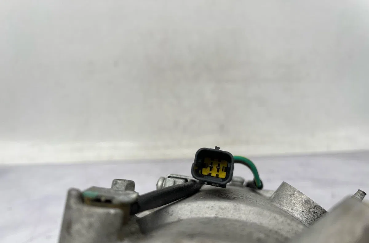 Compresseur air conditionne PEUGEOT 208 2 PHASE 1 occasion — photo 3