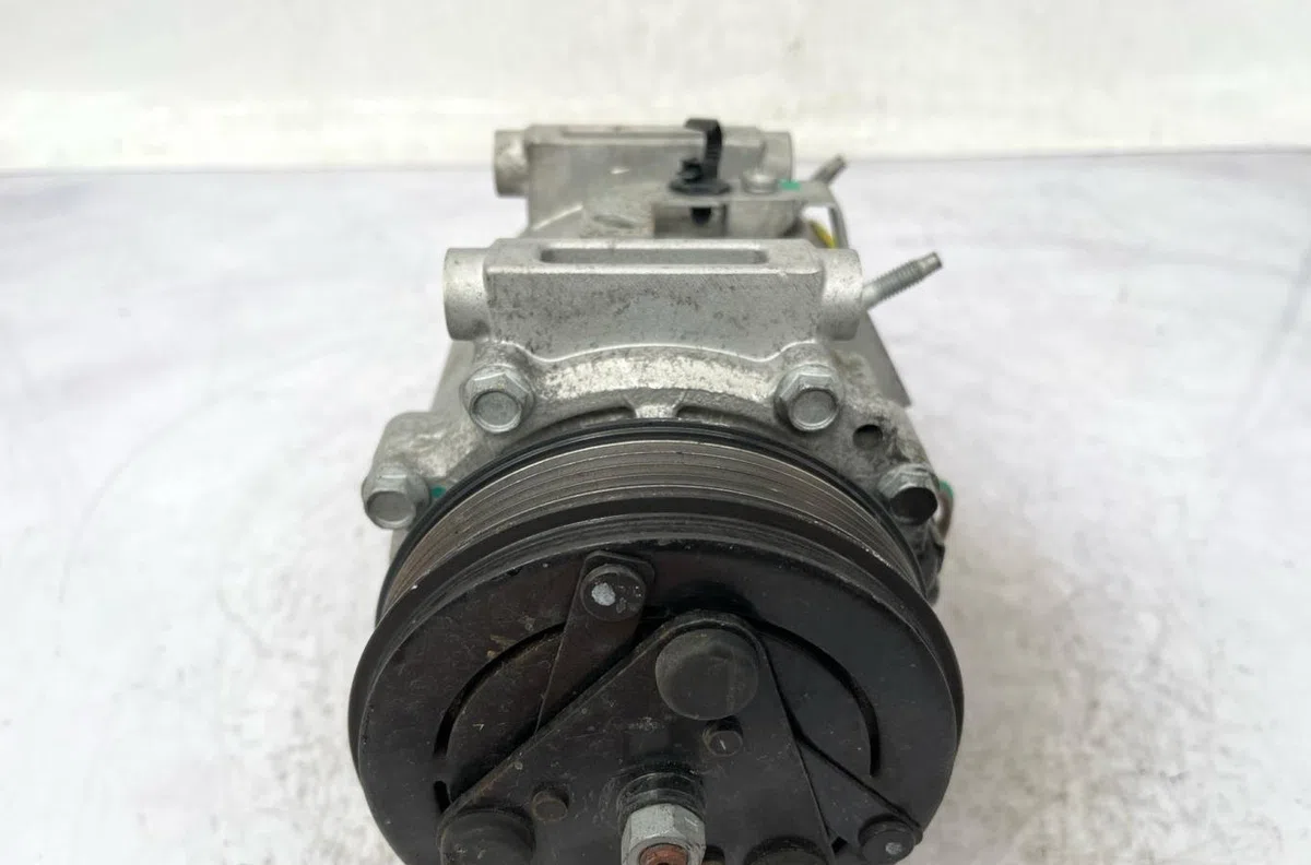 Compresseur air conditionne PEUGEOT 208 2 PHASE 1 occasion — photo 4