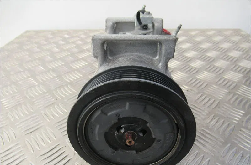Compresseur air conditionne Peugeot 208 I (CA_, CC_) 1.0 (2012) occasion — photo 2