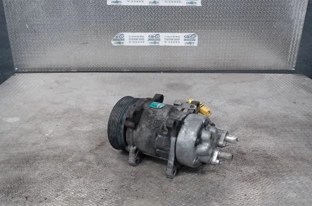 Compresseur air conditionne PEUGEOT 307  307 PHASE 1 BREAK occasion — photo 2