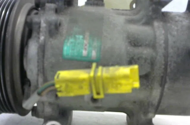 Compresseur air conditionne Peugeot 307 Break (3E) 1.6 16v (2002-2008) occasion — photo 2