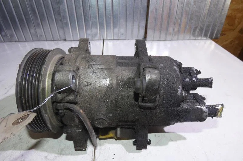 Compresseur air conditionne PEUGEOT 307 PHASE 1 BREAK occasion — photo 2