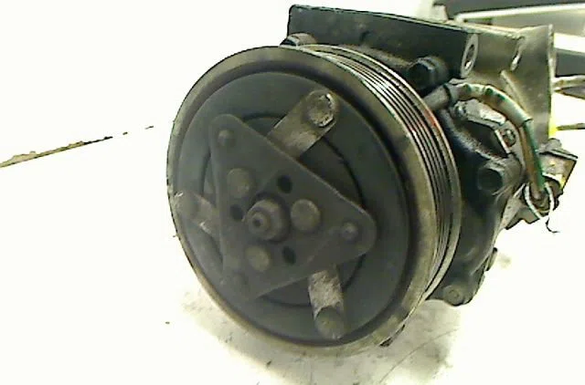 Compresseur air conditionne Peugeot 407 (6D_) 1.8 (6d6fzb) (2004-2005) occasion — photo 2