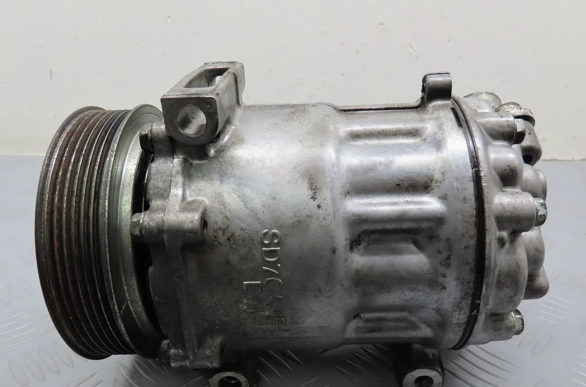 Compresseur air conditionne Peugeot 407 (6D_) 2.2 (6d3fze, 6d3fzh) (2004-2006) occasion — photo 2