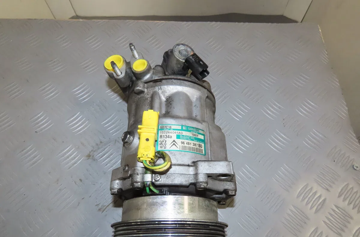 Compresseur air conditionne Peugeot 407 SW (6E_) 3.0 (2004-2010) occasion — photo 2
