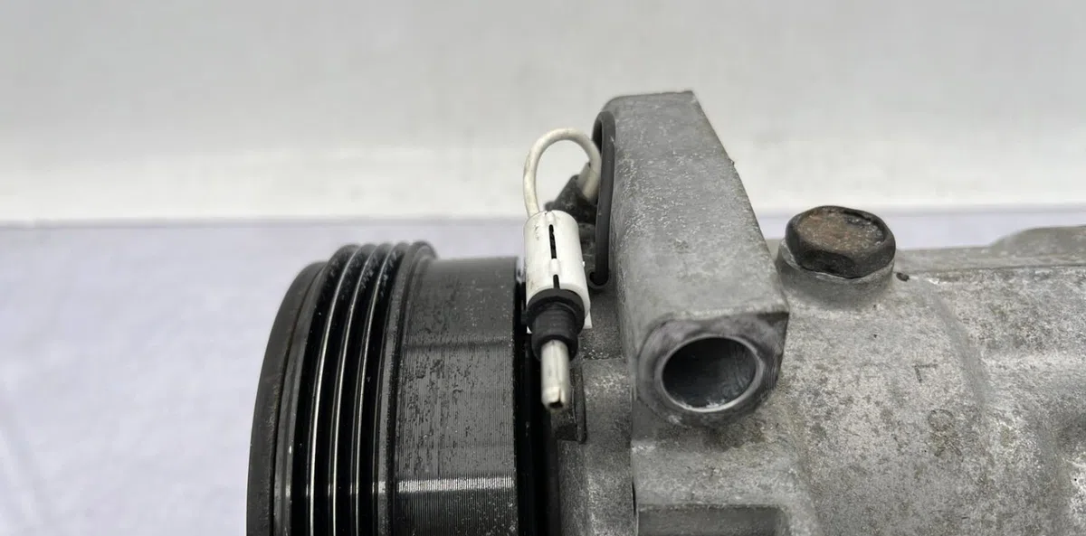 Compresseur air conditionne RENAULT CLIO 2 PHASE 2 occasion — photo 2