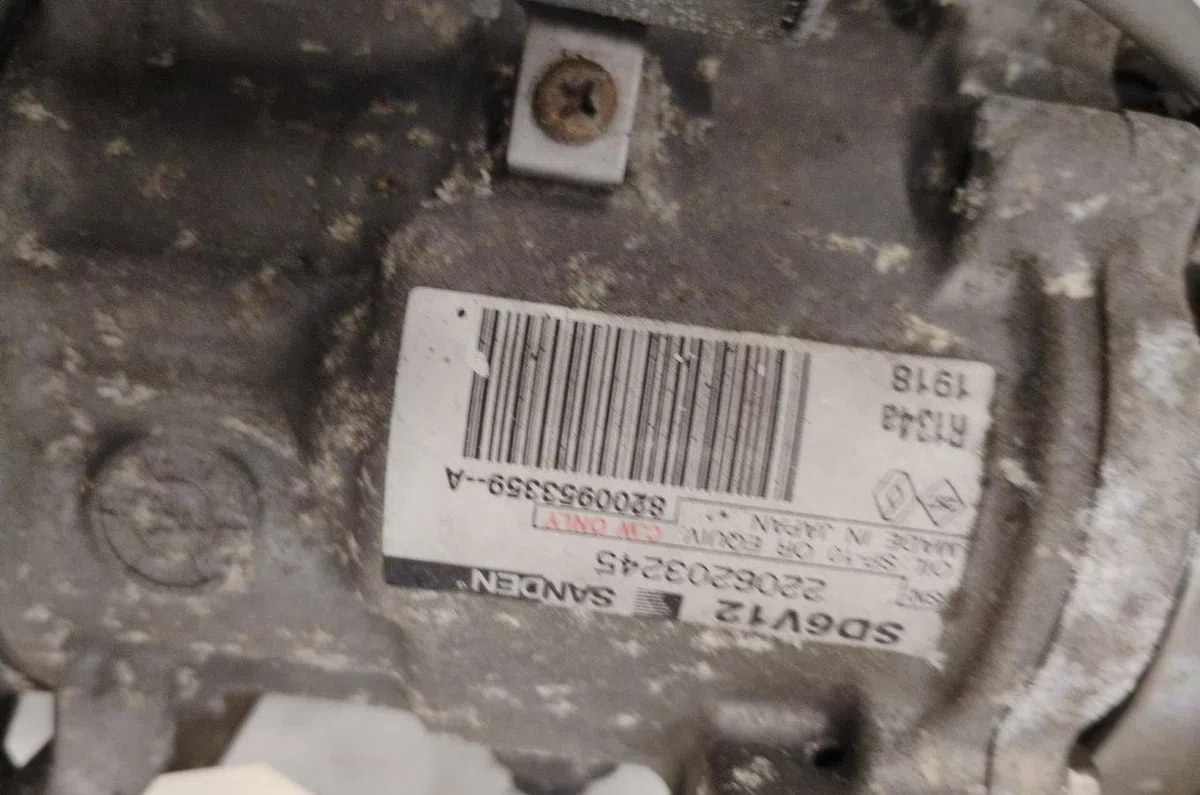 Compresseur air conditionne RENAULT CLIO 3 PHASE 2 occasion — photo 3