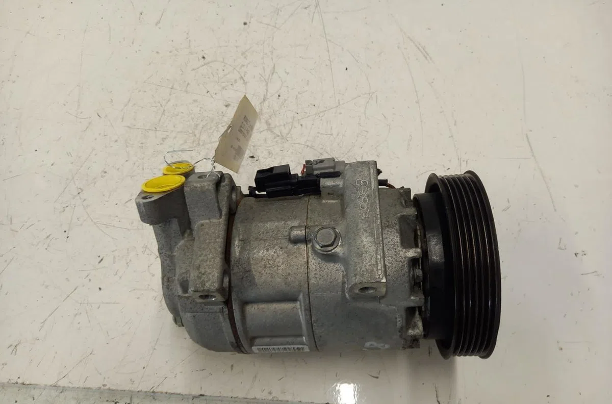 Compresseur air conditionne RENAULT CLIO 4 PHASE 1 BREAK occasion — photo 4