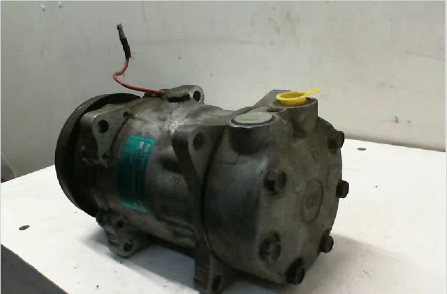 Compresseur air conditionne RENAULT CLIO I Phase 2 03-1994--03-1996 occasion — photo 2