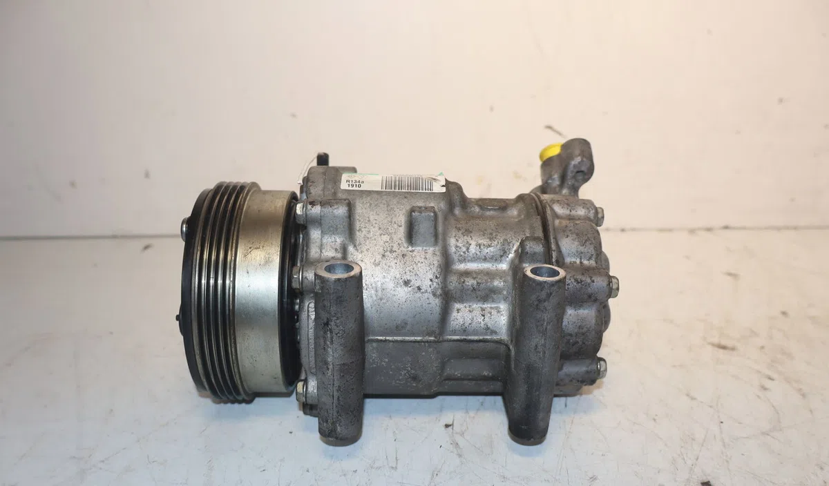Compresseur air conditionne Renault CLIO II (BB_, CB_) 1.2 16v (bb05, bb0w, bb11, bb27, bb2t, bb2u, bb2v, cb05,... (2001-2016) 3 portes occasion — photo 2