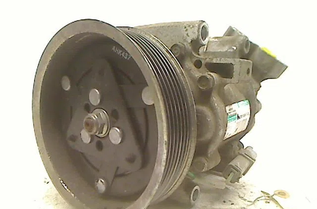 Compresseur air conditionne Renault CLIO III Grandtour (KR0-1_) 1.2 16v (2010-2012) occasion — photo 2