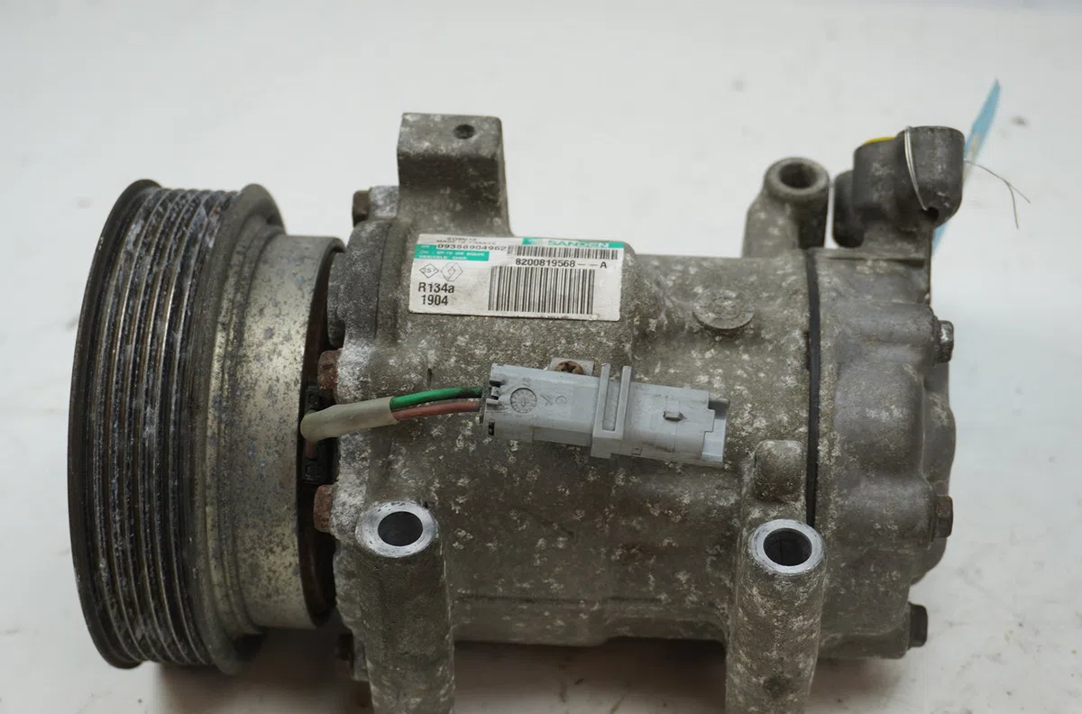 Compresseur air conditionne Renault CLIO III Grandtour (KR0-1_) 1.2 16v (kr0p) (2007-2012) occasion — photo 2
