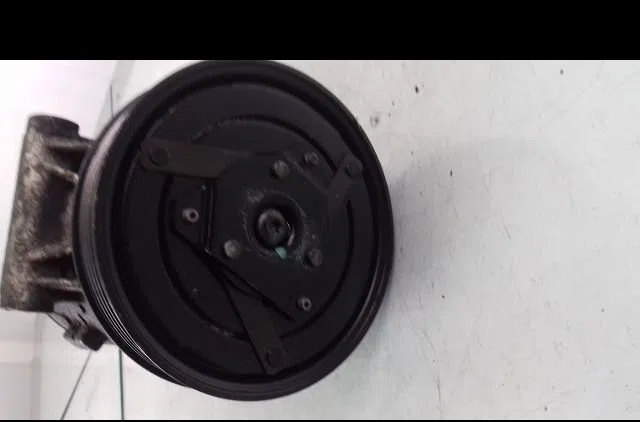 Compresseur air conditionne Renault GRAND SCÉNIC II (JM0-1_) 1.5 dci (jm02, jm13) (2004-2008) occasion — photo 2