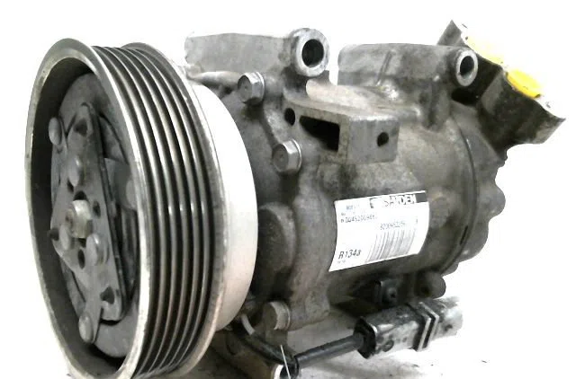 Compresseur air conditionne Renault KANGOO Express (FW0-1_) 1.5 dci 90 (fw0g, fw05, fw08, fw11) (2009) 4 portes occasion — photo 2