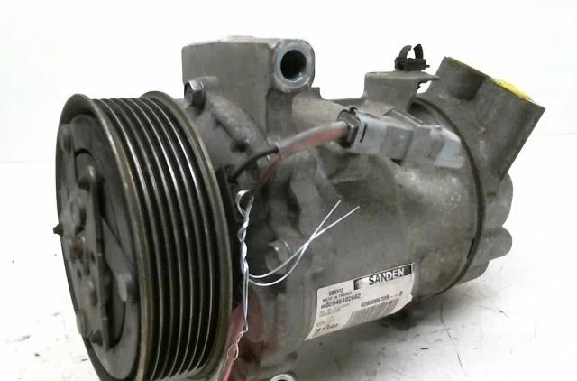 Compresseur air conditionne Renault KANGOO - GRAND KANGOO II (KW0-1_) 1.2 tce 115 (kw02, kw14) (2013) occasion — photo 2