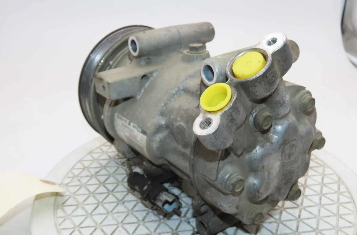 Compresseur air conditionne RENAULT KANGOO II occasion — photo 2
