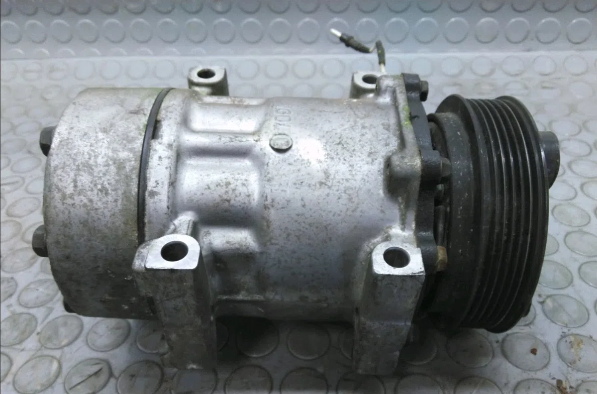 Compresseur air conditionne Renault LAGUNA I (B56_, 556_) 2.0 (b56c-h-n) (1993-2001) occasion — photo 2