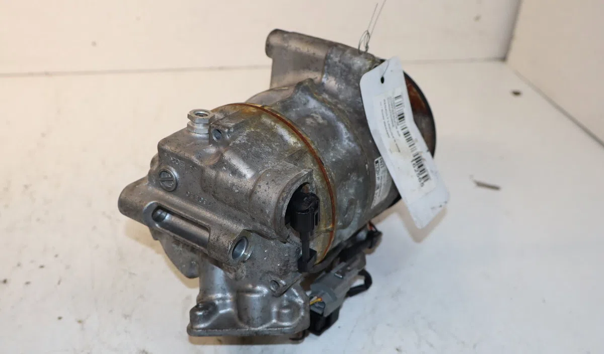 Compresseur air conditionne Renault LAGUNA III (BT0-1) 1.5 dci (bt00, bt0a, bt0t, bt1j) (2007-2015) 5 portes occasion — photo 2