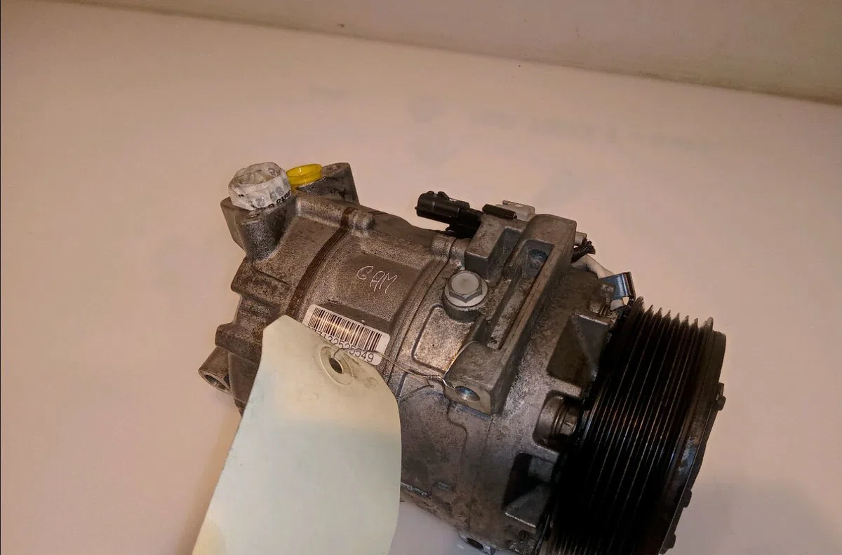 Compresseur air conditionne Renault LAGUNA III (BT0-1) 2.0 dci gt (bt11, bt1e, bt1n) (2008-2015) occasion — photo 2