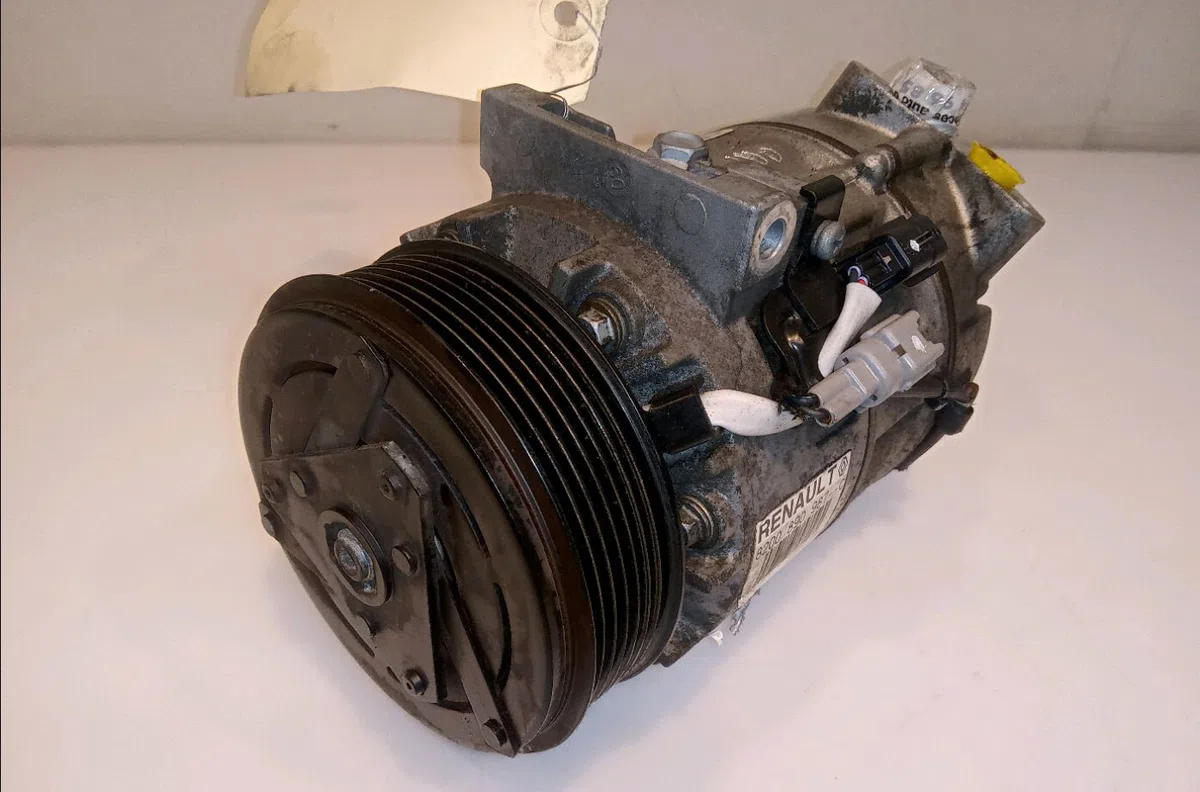 Compresseur air conditionne Renault LAGUNA III (BT0-1) 2.0 dci gt (bt11, bt1e, bt1n) (2008-2015) occasion — photo 4