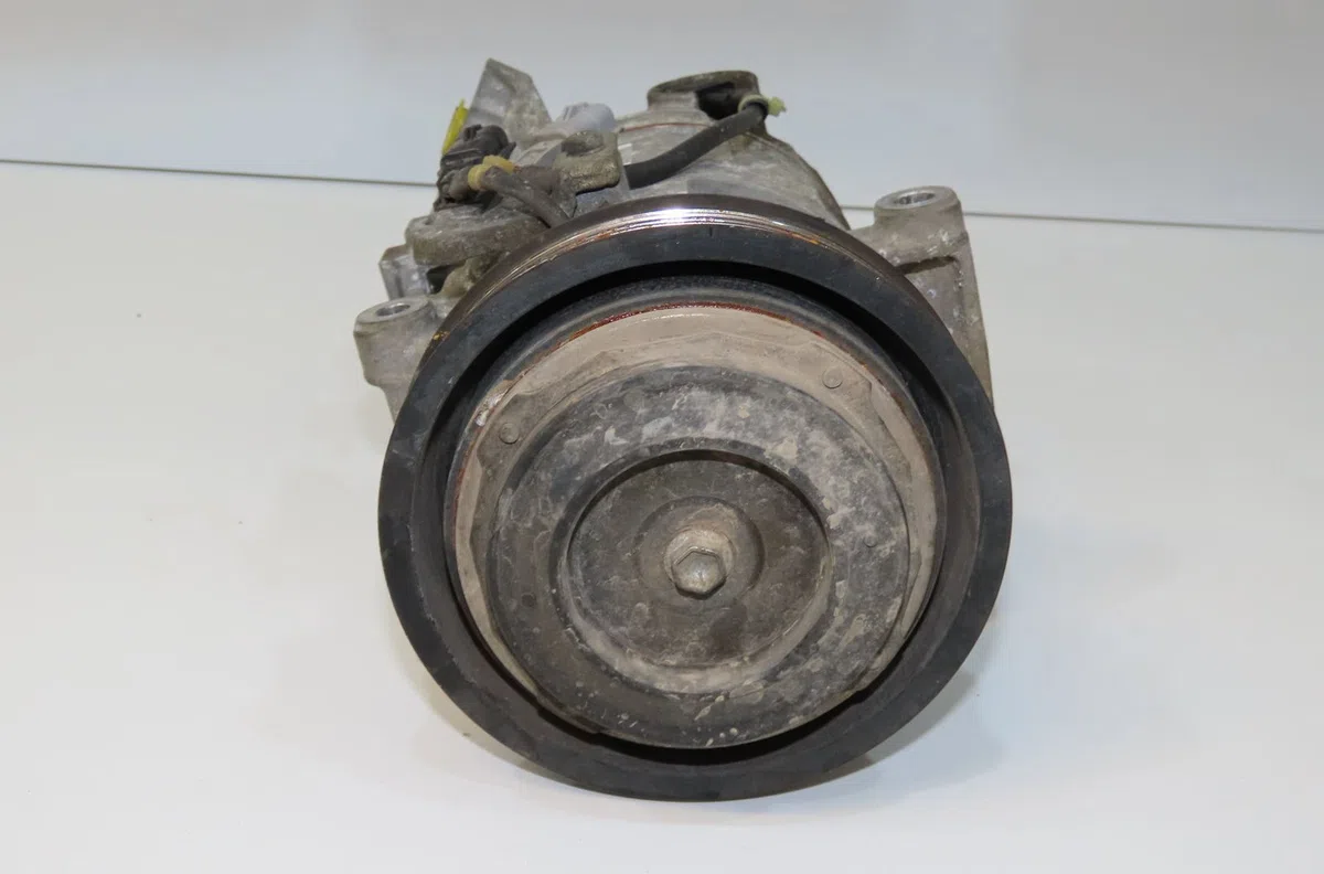 Compresseur air conditionne Renault MEGANE III Grandtour (KZ0-1) 1.5 dci (kz09, kz0d, kz1g, kz29, kz14, kz1w, kz10, kz1f,... (2009) 5 portes occasion — photo 2