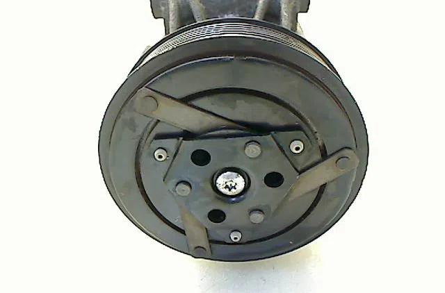Compresseur air conditionne Renault SCÉNIC II (JM0-1_) 2.0 (jm05, jm0u, jm1n, jm1u, jm2v) (2003-2009) occasion — photo 2