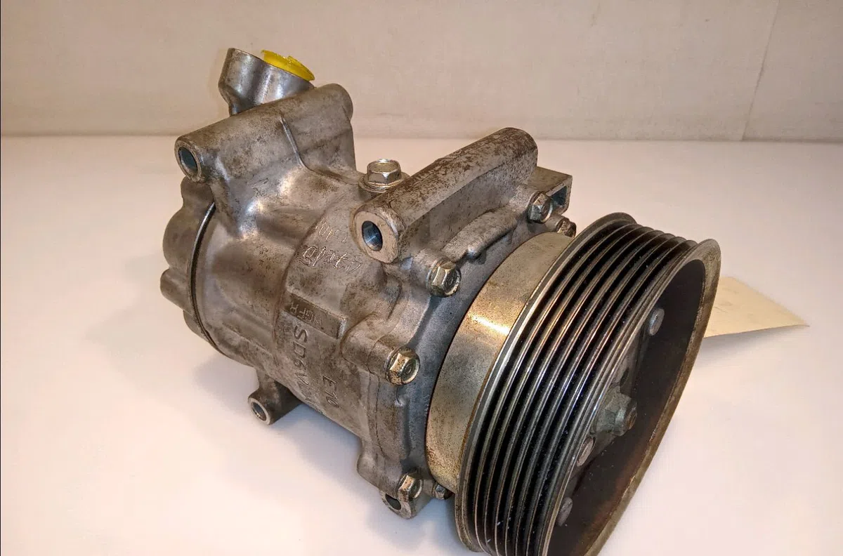 Compresseur air conditionne Renault TWINGO II (CN0_) 1.2 16v (cn04, cn0a, cn0b) (2007-2014) 3 portes occasion — photo 2