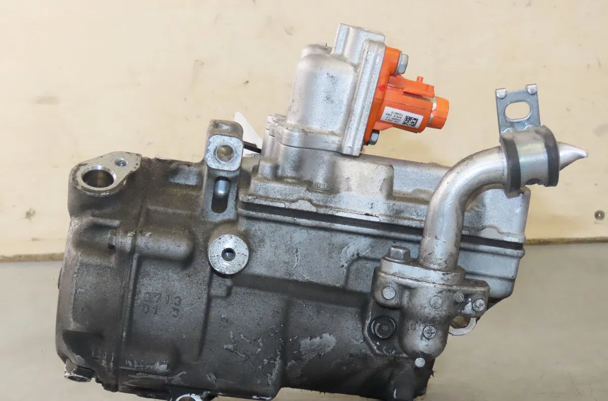 Compresseur air conditionne Renault TWINGO III (BCM_, BCA_) Z.e: (bca1) (2020) occasion — photo 2