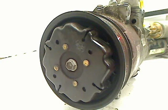 Compresseur air conditionne Skoda FABIA I (6Y2) 1.9 sdi (1999-2008) 5 portes occasion — photo 2