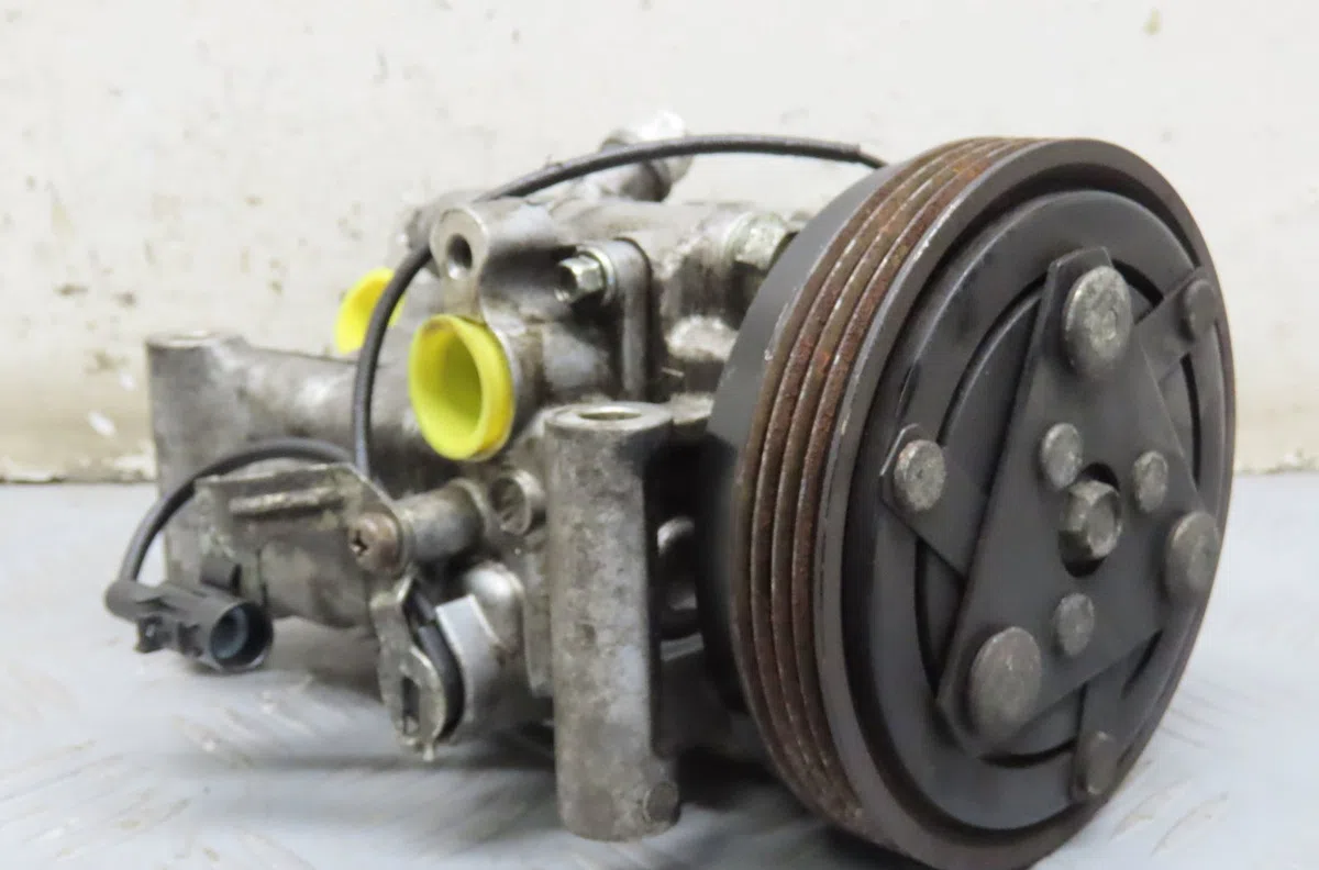 Compresseur air conditionne Suzuki SWIFT III (MZ, EZ) 1.3 4x4 (rs 413) (2006) occasion — photo 2