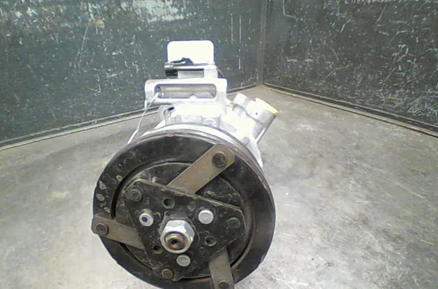 Compresseur air conditionne Suzuki SWIFT IV (FZ, NZ) 1.2 (azh 412) (2010) occasion — photo 2