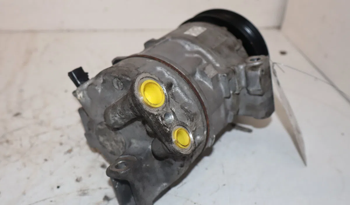 Compresseur air conditionne Suzuki SX4 (EY, GY) 2.0 ddis 4x4 (rw 420d) (2009) occasion — photo 2