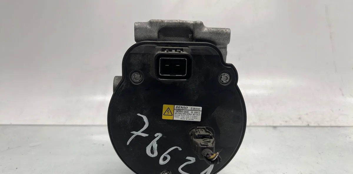 Compresseur air conditionne TOYOTA COROLLA E21 BREAK occasion — photo 2