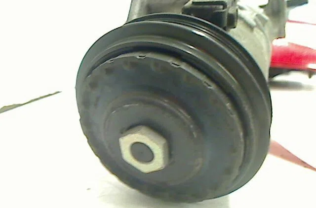 Compresseur air conditionne Toyota YARIS (_P13_) 1.3 (nsp130_) (2011) occasion — photo 2