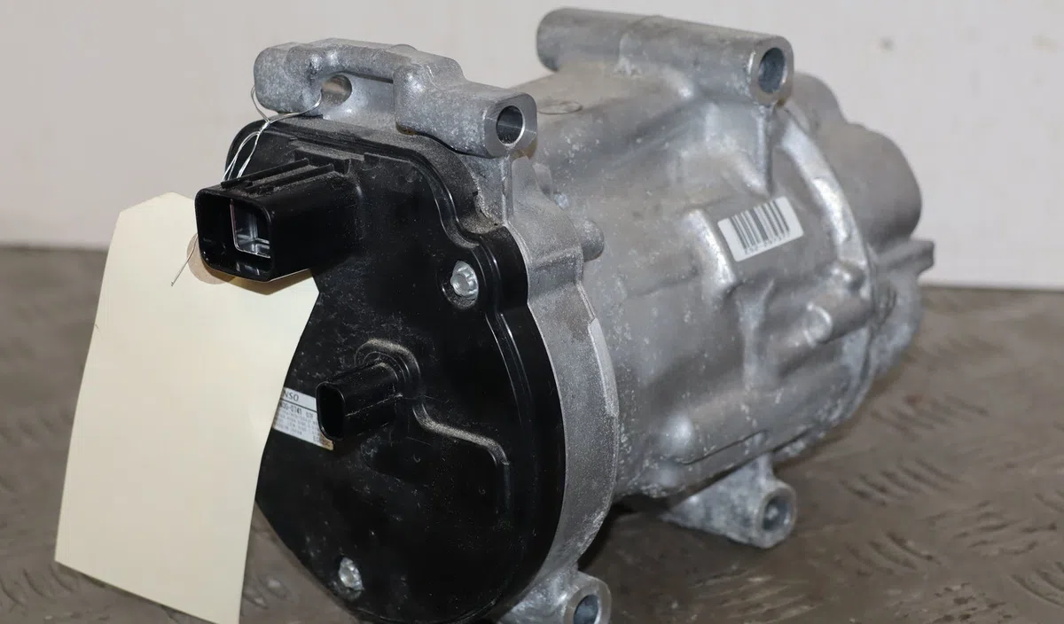 Compresseur air conditionne Toyota YARIS (_P21_, _PA1_, _PH1_) 1.5 hybrid (mxph10, mxph11) (2020) 5 portes occasion — photo 2