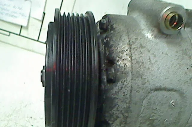Compresseur air conditionne VOLKSWAGEN FOX occasion — photo 2