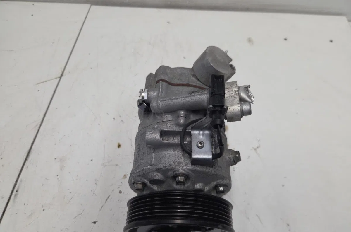 Compresseur air conditionne VOLKSWAGEN POLO 5 PHASE 1 occasion — photo 2