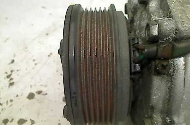 Compresseur air conditionne Volkswagen POLO (6N2) 1.4 tdi (1999-2001) 5 portes occasion — photo 2