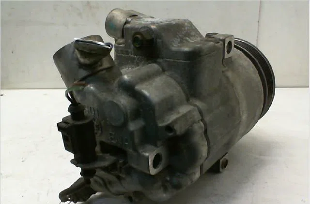 Compresseur air conditionne VOLKSWAGEN POLO IV Phase 1 01-2002--05-2005 1.4 TDI 75ch occasion — photo 2
