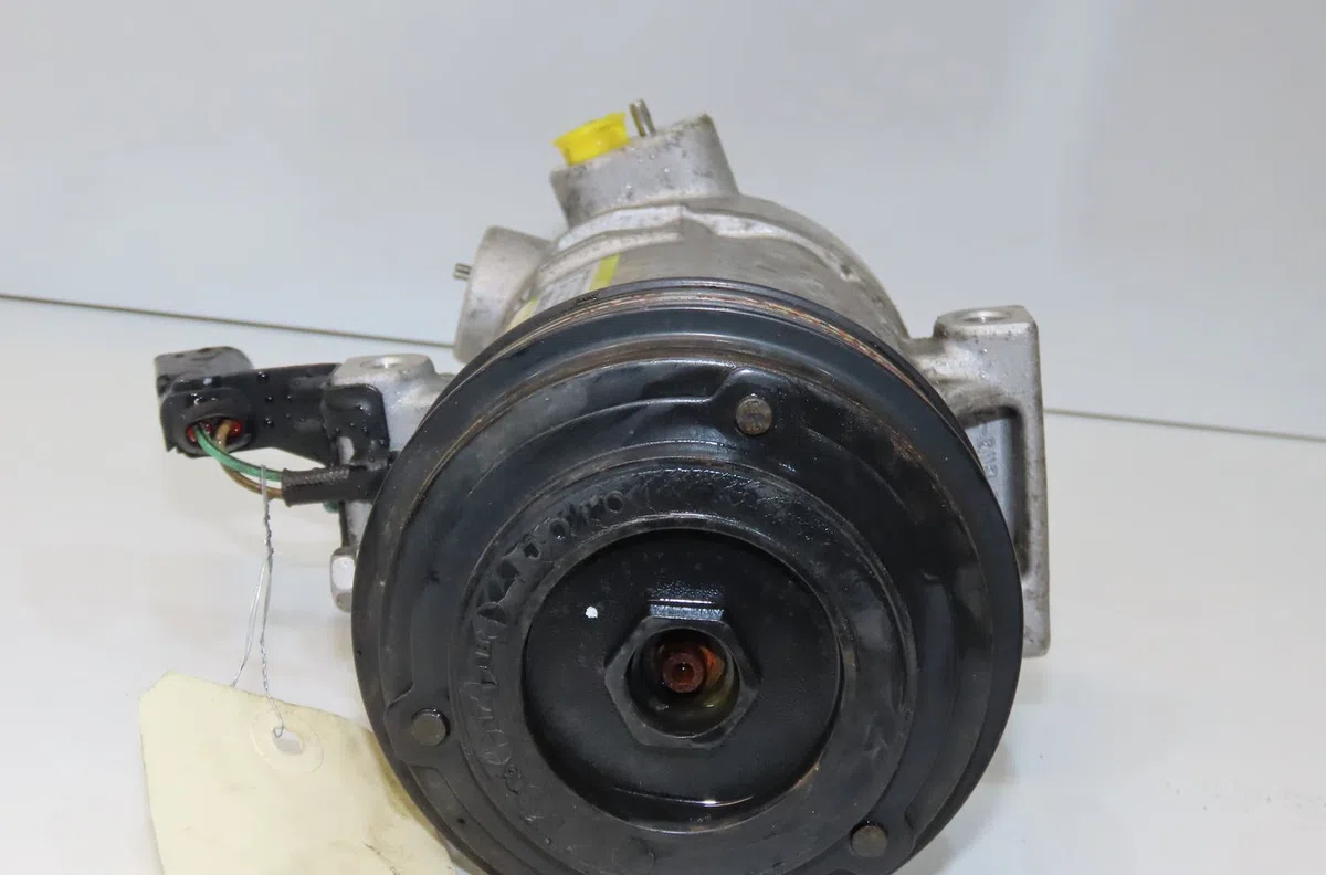 Compresseur air conditionne Volkswagen UP! (121, 122, BL1, BL2, BL3, 123) 1.0 (2011-2020) 5 portes occasion — photo 2