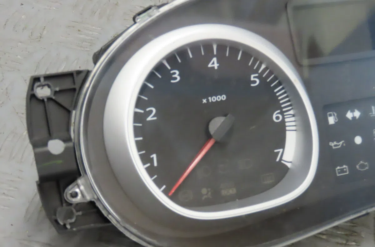 Compteur DACIA DUSTER 2010 occasion — photo 2