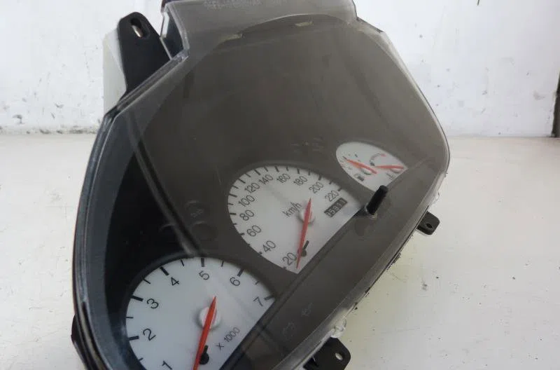 Compteur FORD FIESTA 4 PHASE 1 occasion — photo 4